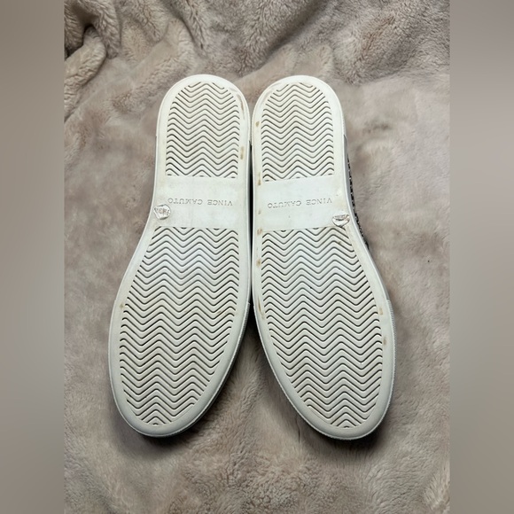 Vince Camuto Studded Kindra Leather Sneaker Size 9.5 - Picture 3 of 5